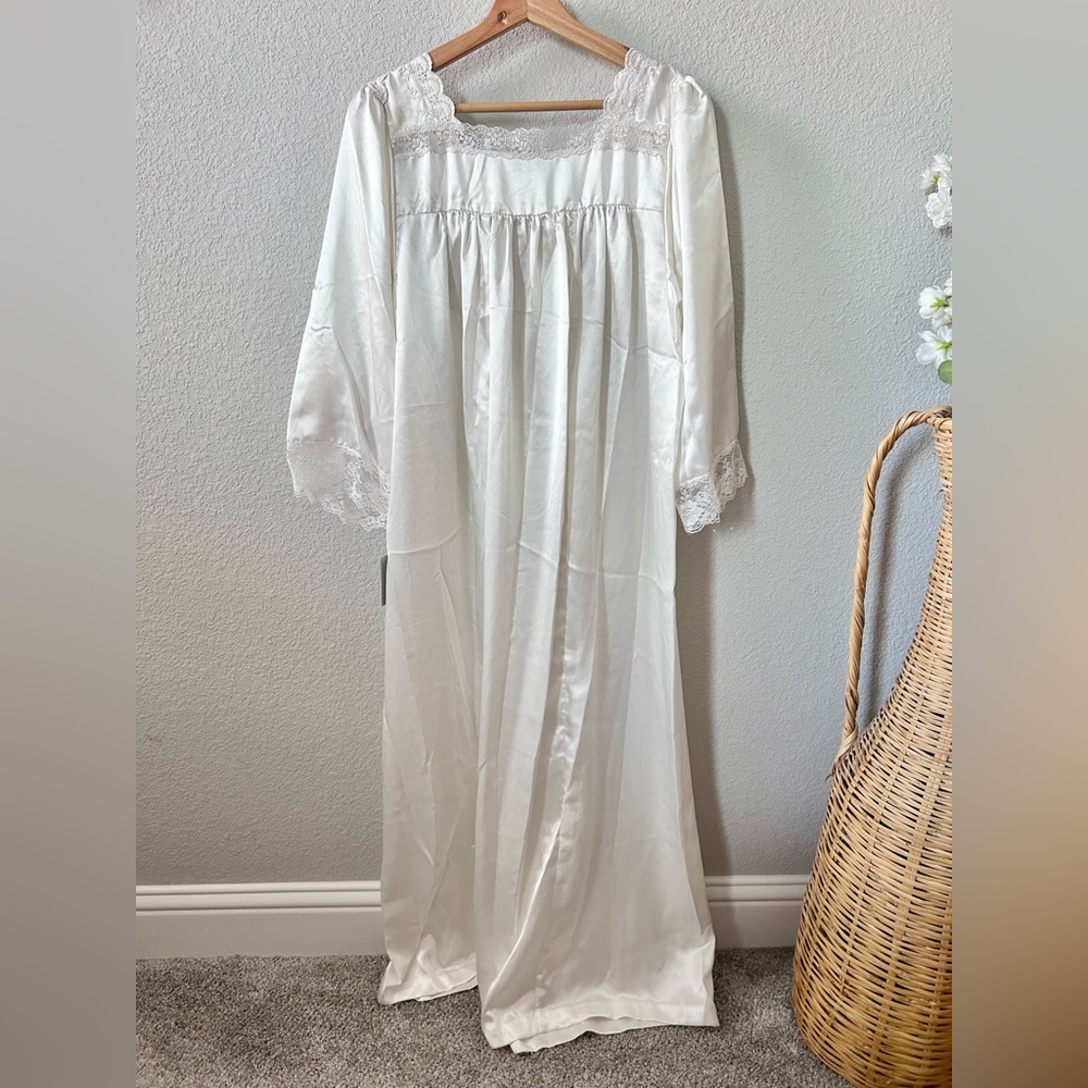 Vintage 80's NWT with defects Christian Dior Vintage Nightgown with Lace Details - Picture 8 of 11